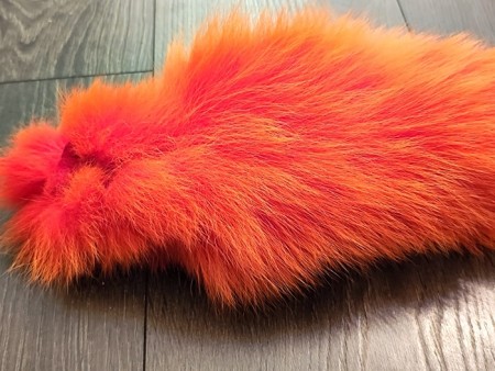 Supreme rev ble farget av fire hot orange og fiery brown