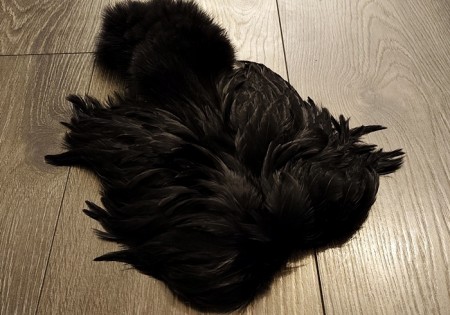 Marabou nakker og hen capes ble farget av mørk svart!