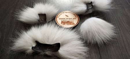 Isbjørnhår er ferdig farget av amber gold og kashmirgeit av svart! TD av silver&grey! 